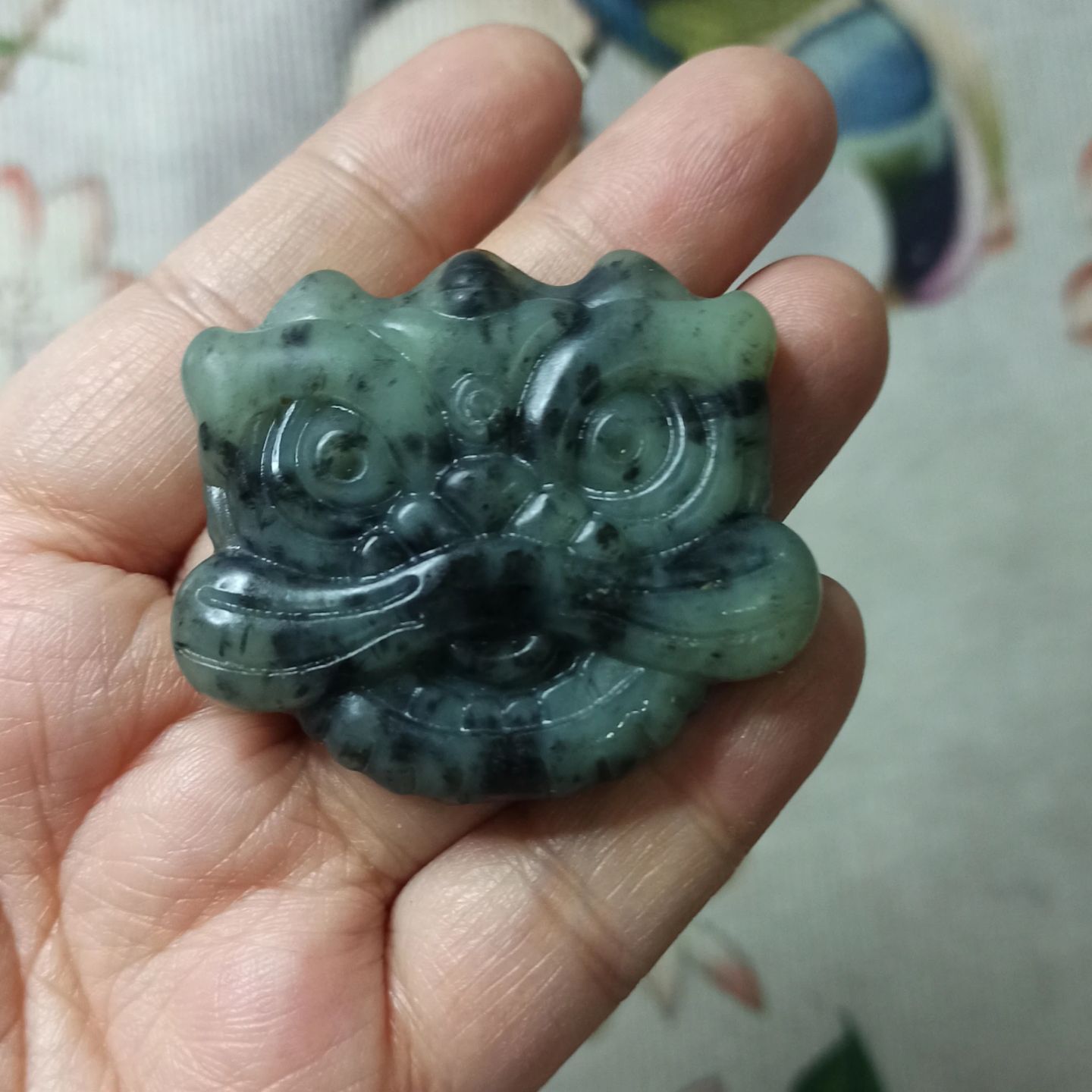 辽宁岫玉吊坠特色飘花醒狮牌