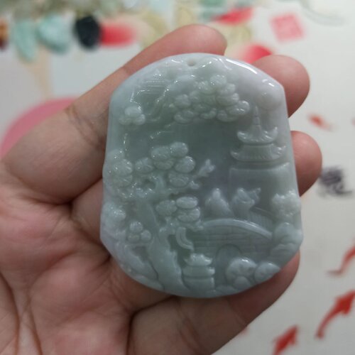 天然翡翠吊坠白底山水牌