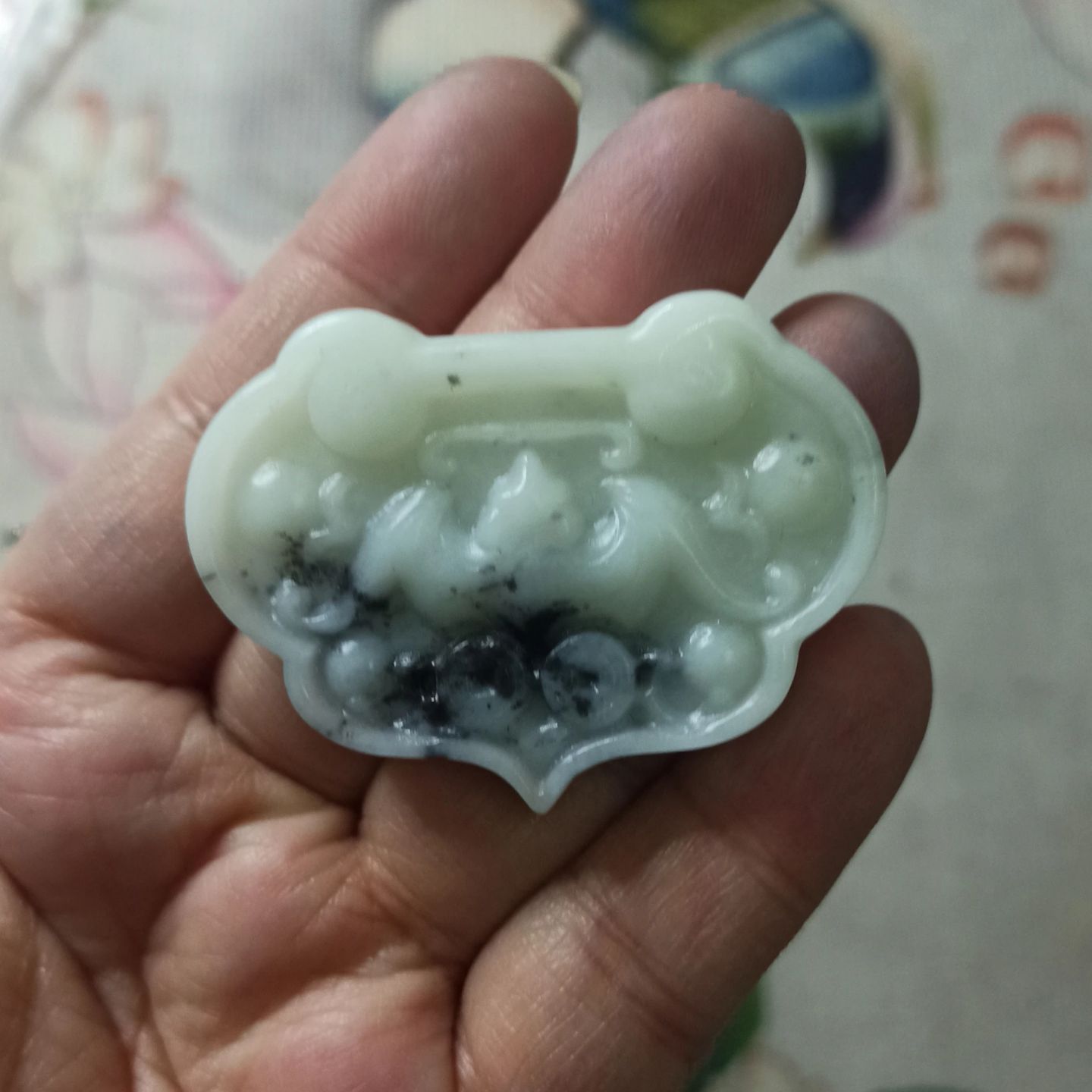 辽宁岫玉吊坠特色飘花蝙蝠牌