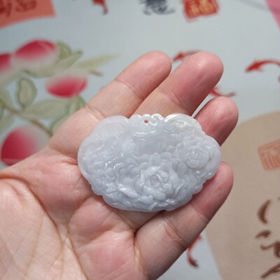 天然翡翠吊坠特色花开富贵牡丹