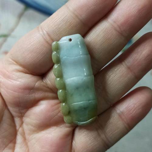 天然翡翠吊坠雕刻竹节飘花