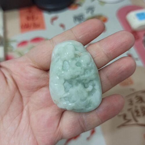 天然翡翠吊坠飘花山水牌