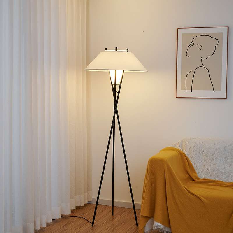 意式设计师落地灯客厅感轻奢沙发旁边的创意复古氛围卧室台灯