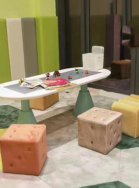 售楼处儿童娱乐区桌椅组合商场宝宝早教中心绘画桌校园玻璃钢家具