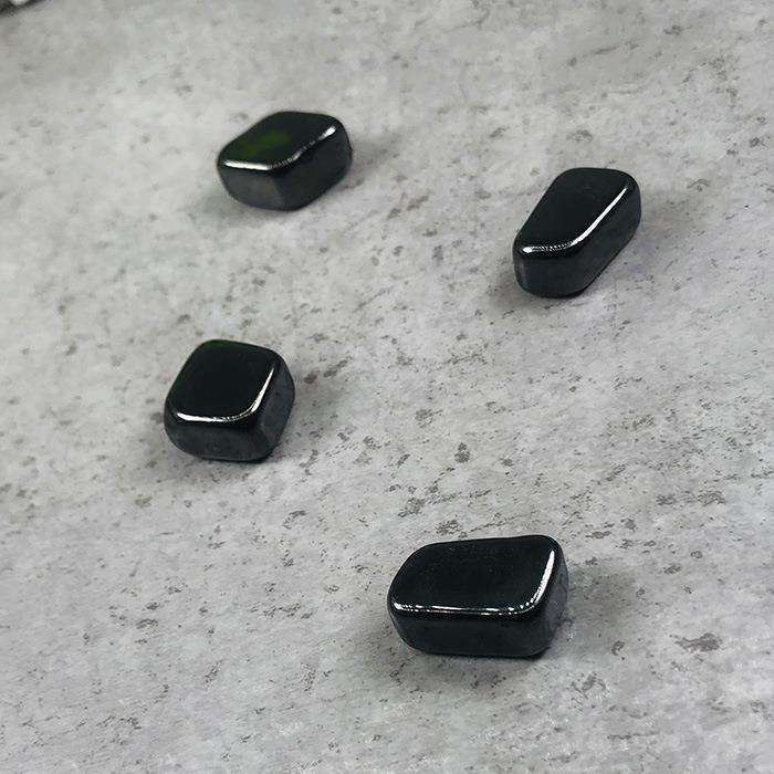 天然水晶赤铁矿石水晶磁铁矿原石碎石摆件