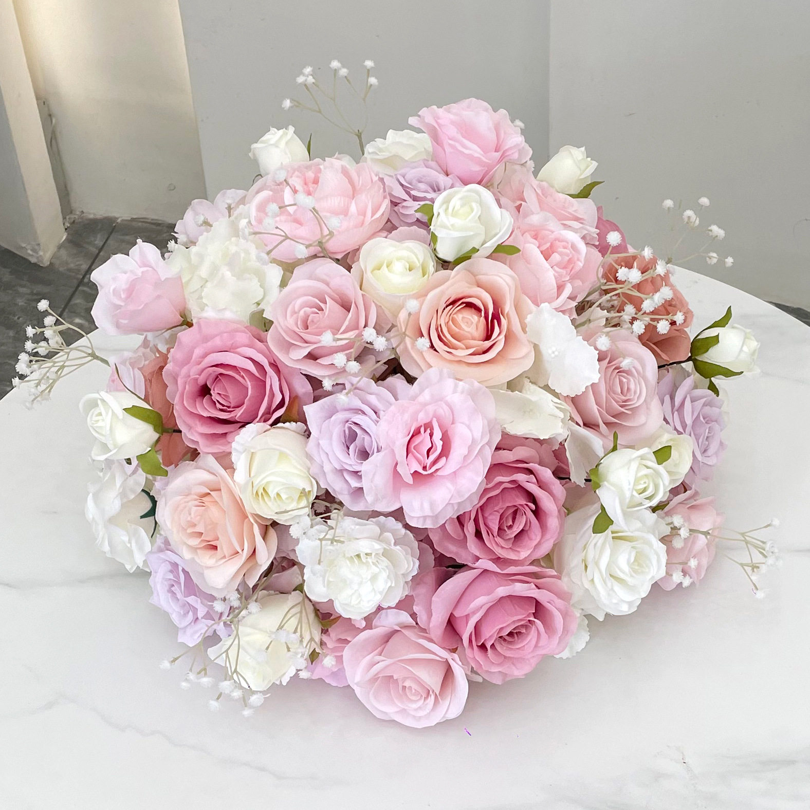 新款50cm仿真绣球玫瑰花球婚礼餐桌摆放花求婚橱窗展厅装饰路引花