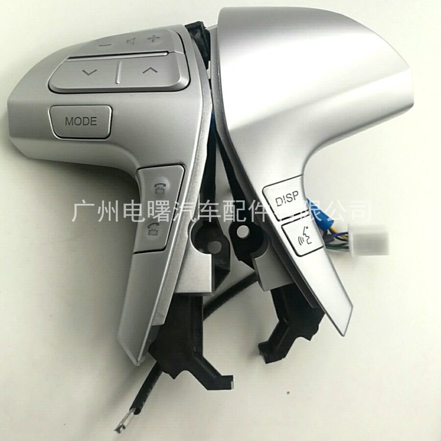 适用于丰田凯美瑞 汉兰达方向盘按键音频控制开关84250-06160 中