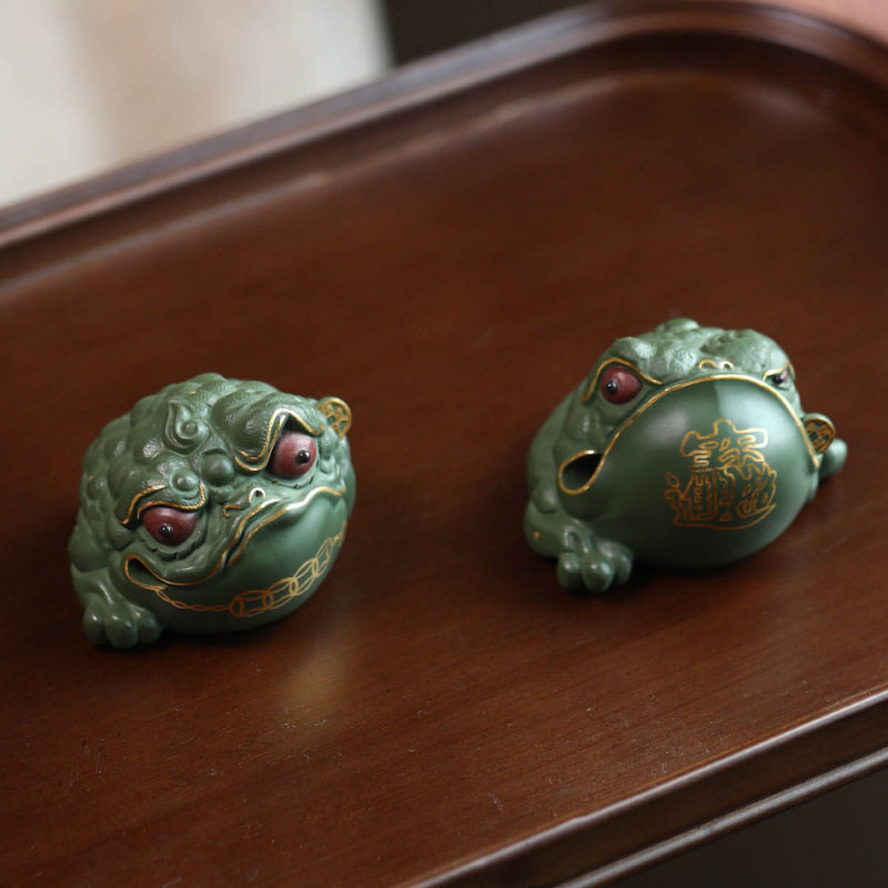 宜兴紫砂茶宠描金金蟾手工可养茶盘摆件绿泥蟾蜍茶玩招财创意貔貅