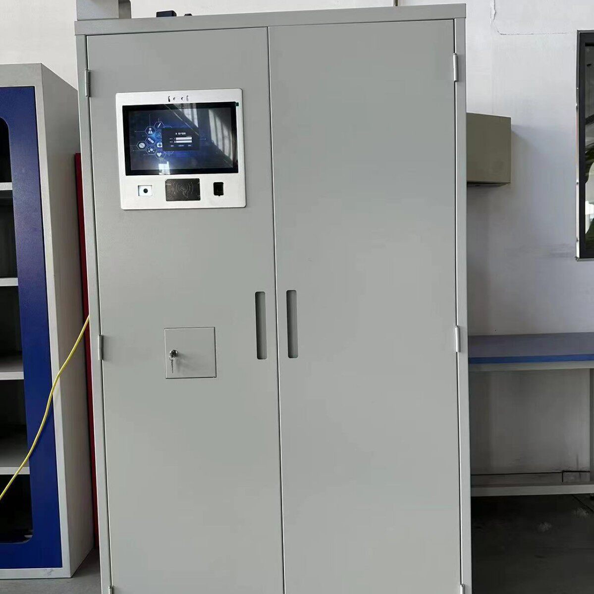 RFID智能柜射频识别储物柜工厂车间工具柜扫码存取