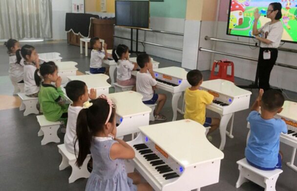 深圳联网教学琴早教幼教可移动电钢琴音乐教室木质烤漆三角琴教具