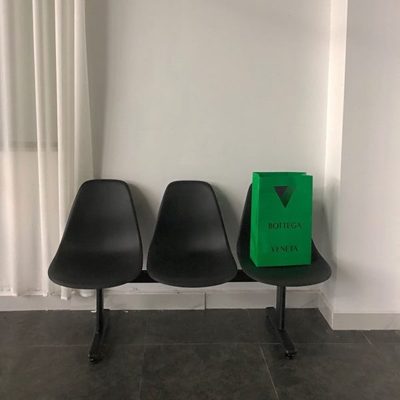 排椅塑胶连排椅2人位3人4医院候诊椅网红店摄影道具椅候车室椅子