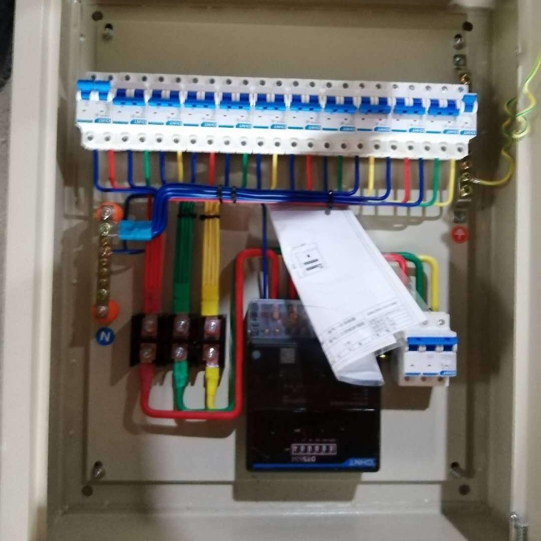 成都配电柜生产厂家：设计制做密集型、空气型母线槽、联络母线