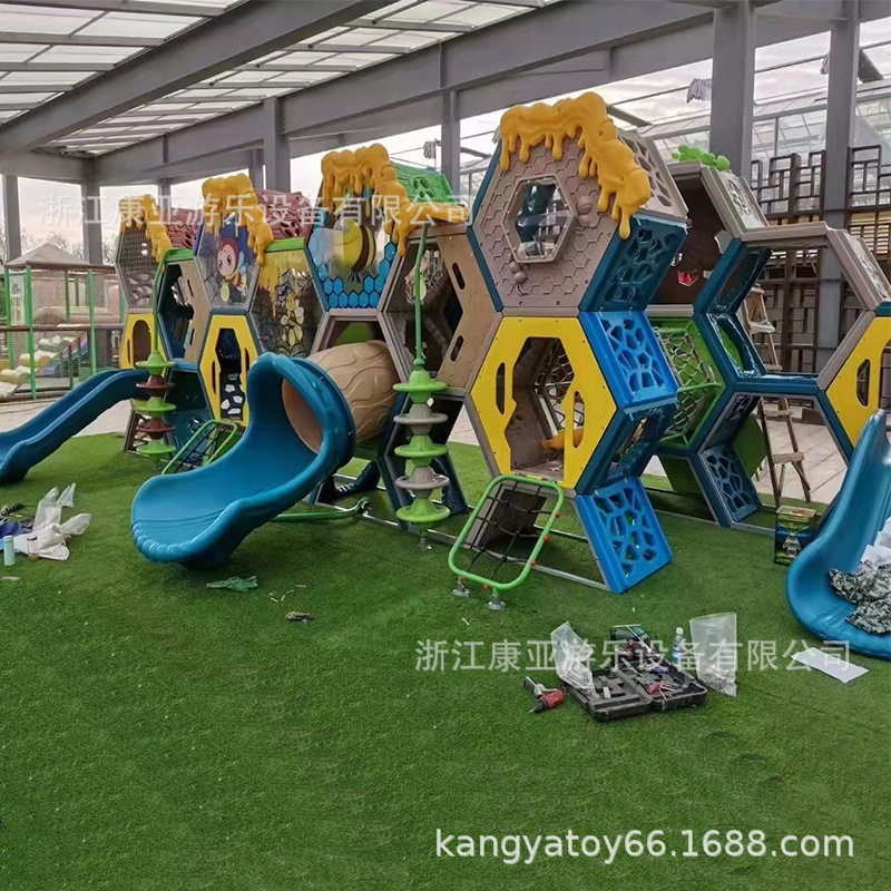 户外小区滑梯不锈钢平板钻洞隧道儿童景区公园大型滑梯滑道滑滑梯图片