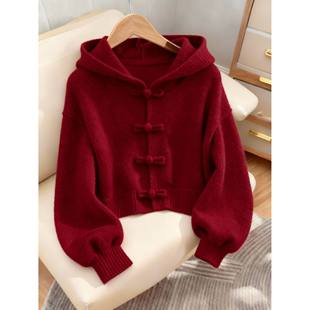 新中式国风盘扣红色连帽毛衣外套2026冬大码女装胖mm针织开衫上衣