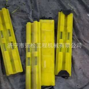 420挖掘机链条橡胶履带板 240 橡胶履带板 120 徐60