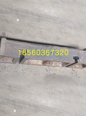 PEX-250x1200颚式破碎机配件 弹簧 弹簧拉杆 肘板 肘板垫 调整座