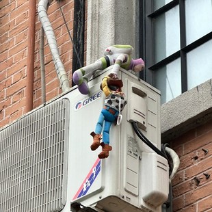 巴斯光年救援胡迪创意卧室客厅装饰搞笑玩偶公仔空调管道吊饰挂件