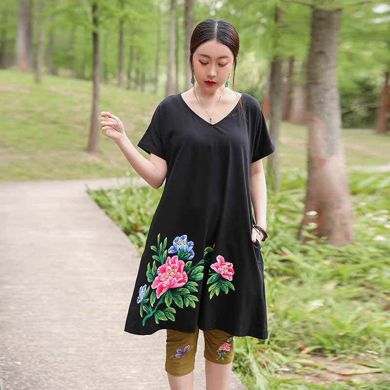加大码女夏装裙子胖mm遮肚显瘦梨形身H材手绘牡丹中长款V领连衣裙