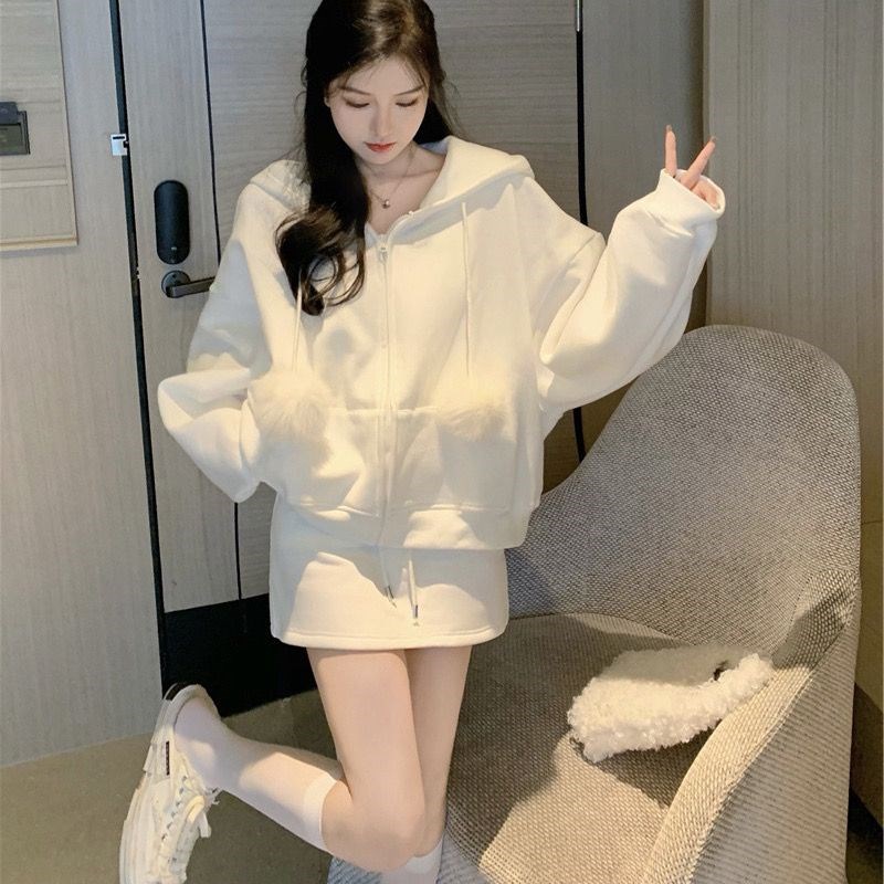 春秋季白色时尚卫衣两件套女大码高腰包臀半身裙R套装胖mm200斤