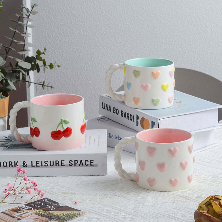 精致釉下彩手绘浮雕樱桃爱心陶瓷马克杯创意手捏麻花咖啡杯早餐杯
