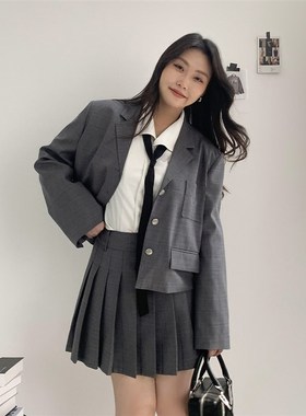 CV大码女装 2025春r季新款学院风刺绣短款西装外套百褶半身裙套装