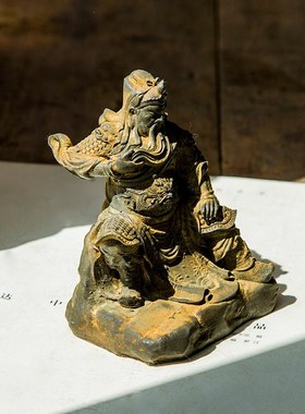 国风中式仿铸铁武圣关羽关公二爷人物桌面摆件客厅书房手工自然锈