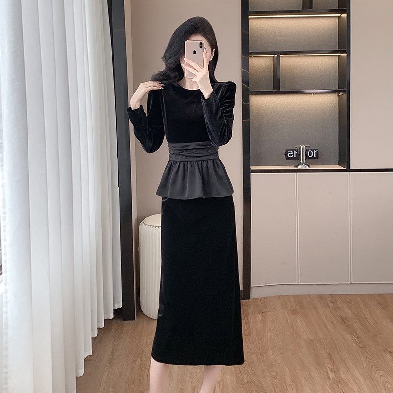 法式轻奢赫本风连衣裙q女春秋新款宴会晚礼服收腰黑色丝绒两件套