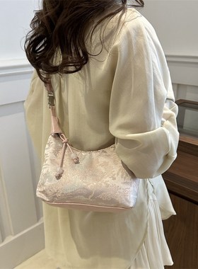 新中式国风刺绣包包女2r025新款夏季通勤斜挎包小众古风手提水桶