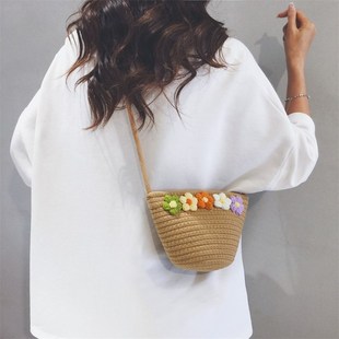海边沙滩草编包包女2024新款 夏天小众编织N手机包休闲斜挎小水桶