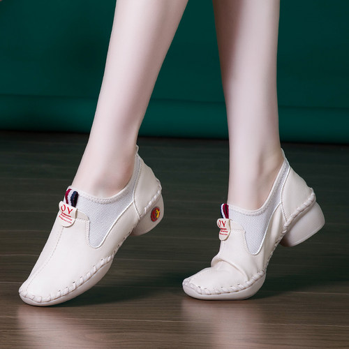 夏季透气女鞋2024新款小白鞋软底F妈妈鞋中跟一脚蹬防滑网面单鞋