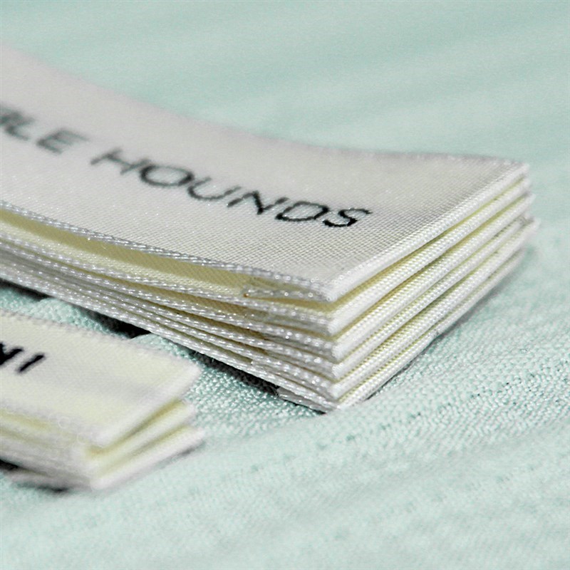 斜纹缎面服装织唛i主唛领标尺码标对折标定制LOGO窗帘布标刺绣标