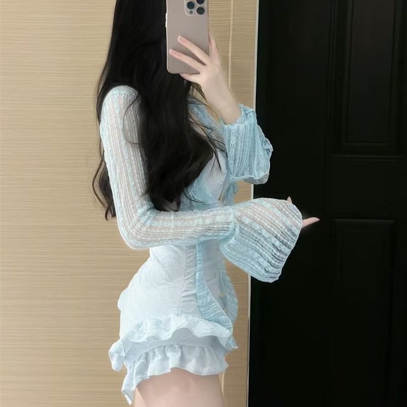 泳衣女新款高级感长袖连体显瘦甜美荷叶边小胸保守遮肉度假泡温泉