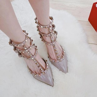 漆皮包头设计中空扣带尖头细跟铆钉凉鞋 夏季 女2025新款 裸色高跟鞋