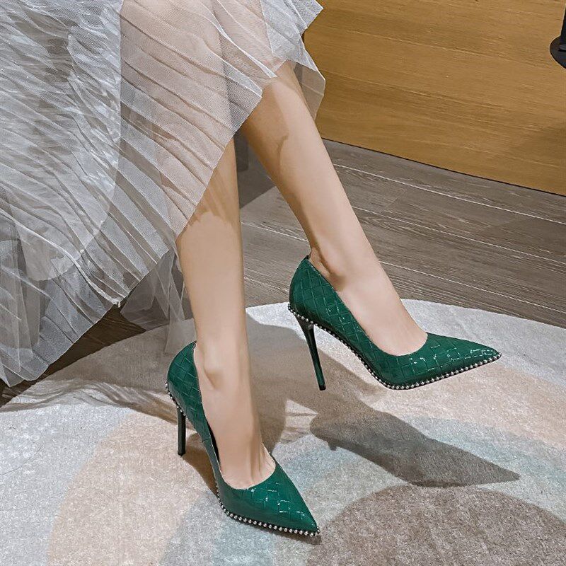 2024年春夏季新款黑色法式高跟鞋女细跟百搭金属铆钉尖头单鞋10CM,女鞋,浅口单鞋,淘宝优惠券,粉丝福利购,淘宝优惠卷