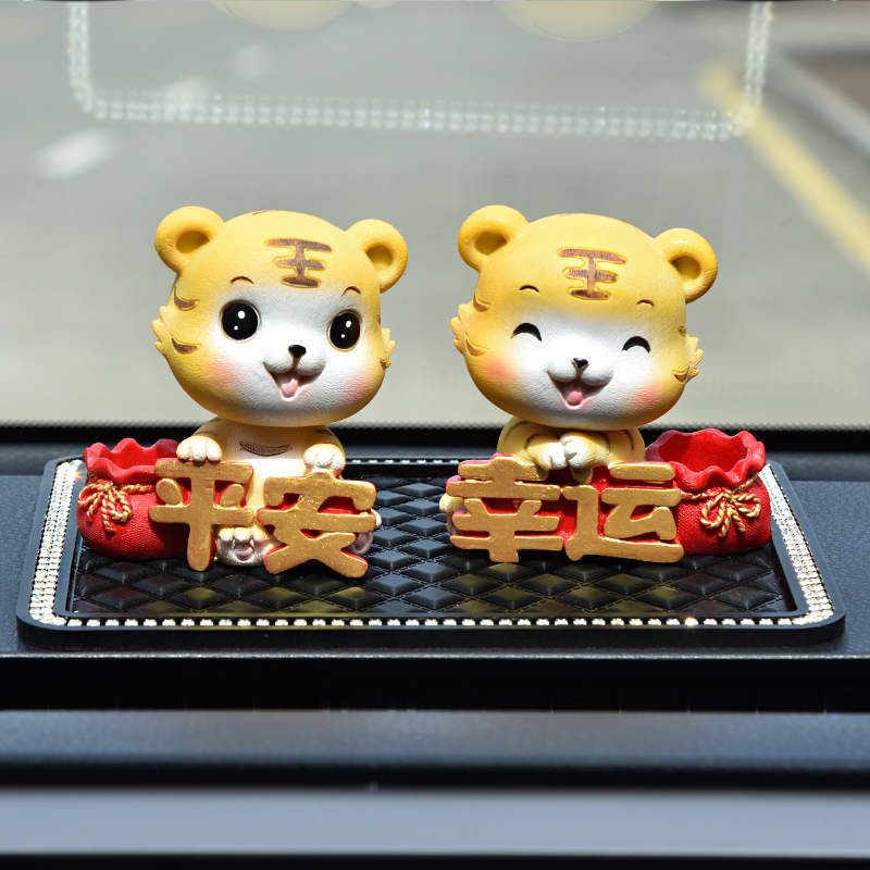 汽车饰品摆件摇头虎卡通老虎车上高档创意用品车载中控台内饰网红