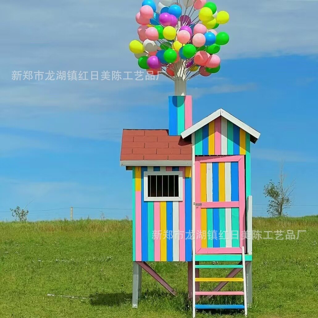 网红防腐木质飞屋气球小屋打卡