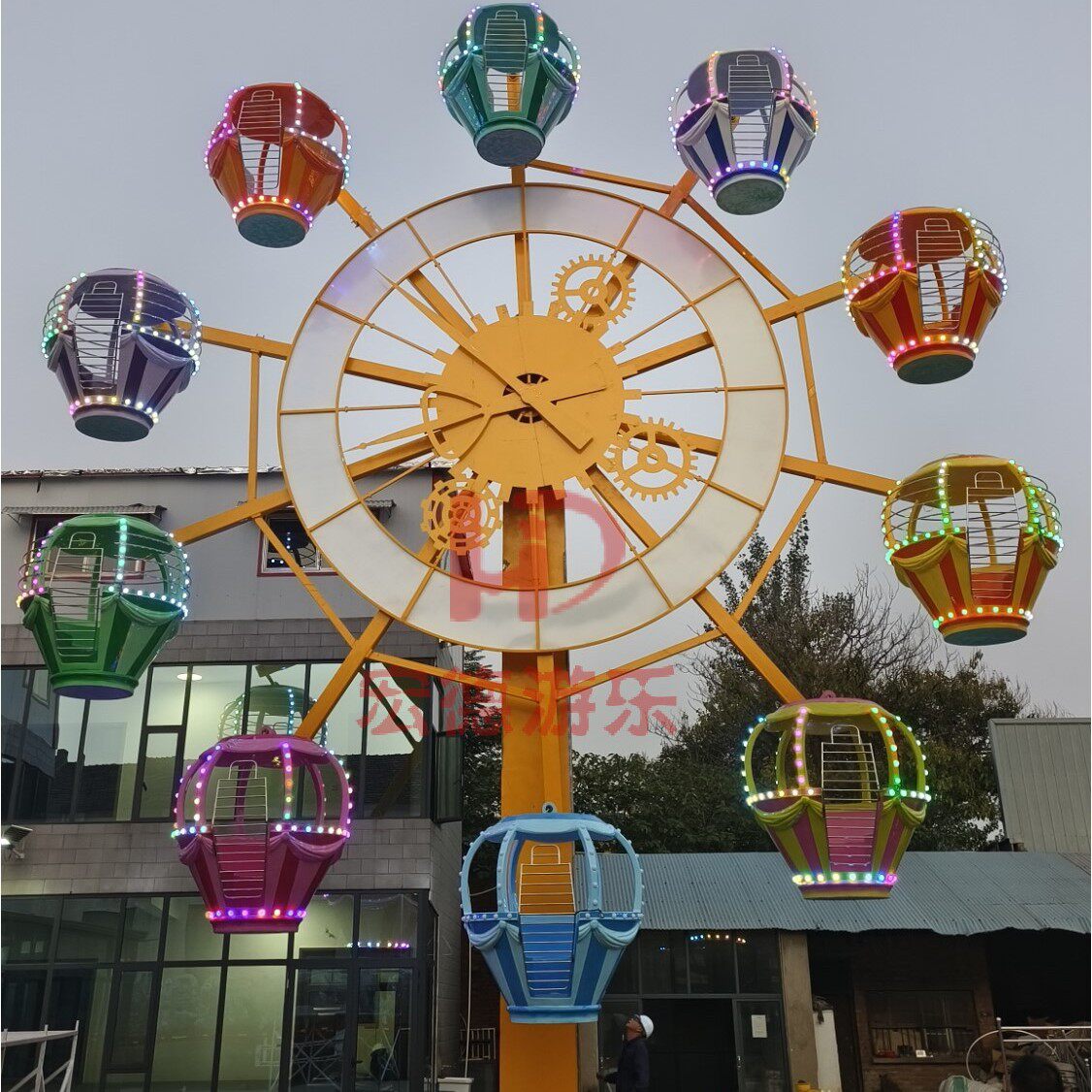 户外圣诞摩天轮游乐设备景区圣诞观览车游乐园人气旺设备