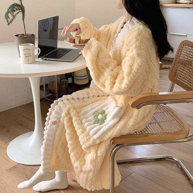 珊瑚绒睡袍女秋冬季2024新款甜美宽松冬天加厚加绒睡袍可外穿长款