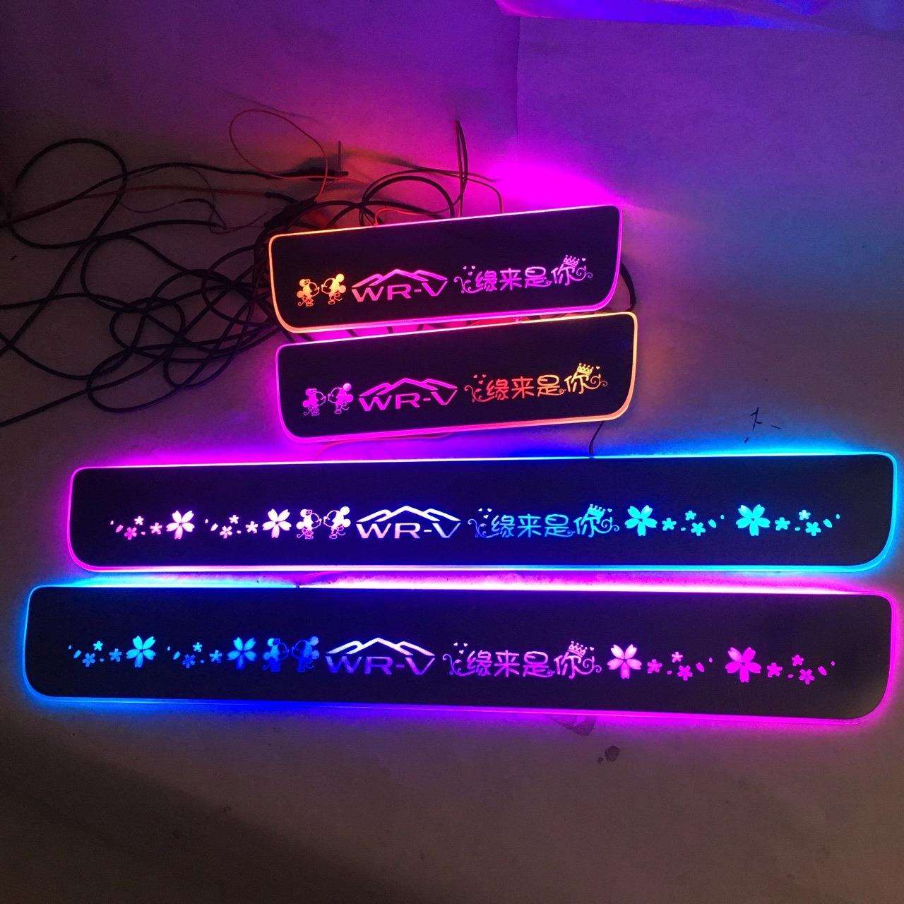 4片适用于WR-V门槛条流光动态七彩幻彩跑马带LED灯迎宾踏板改装