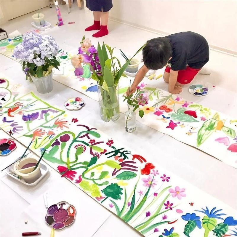 幼儿园美术区绘画材料卷纸画布白色长卷室内作品展示装饰背景活动