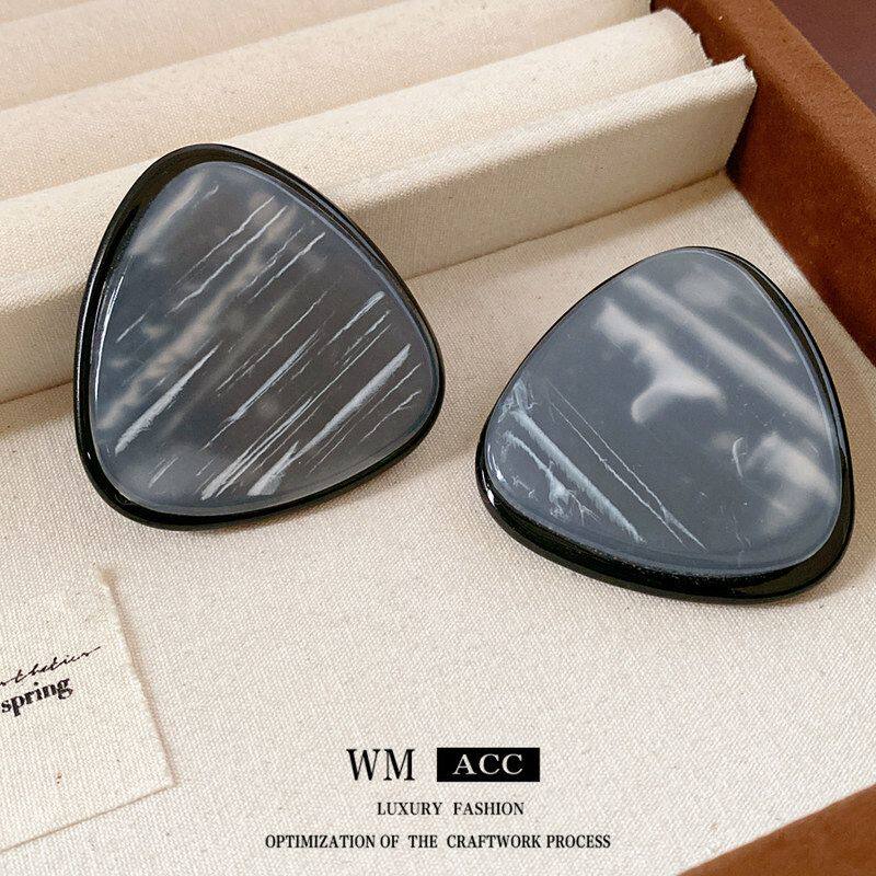 小众耳饰耳环三角形轻奢灰黑色简约女高级感夸张个性树脂银针耳钉