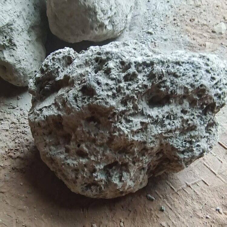 天然红色黑色火山石轻石浮石大块原石北方火岩石盆栽造景吸水石头