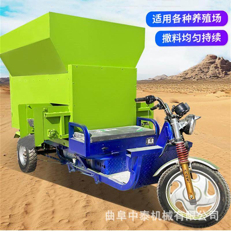 喂牛羊饲草料电动喂料车充电款三方喂料车全自动养牛螺旋款撒料机