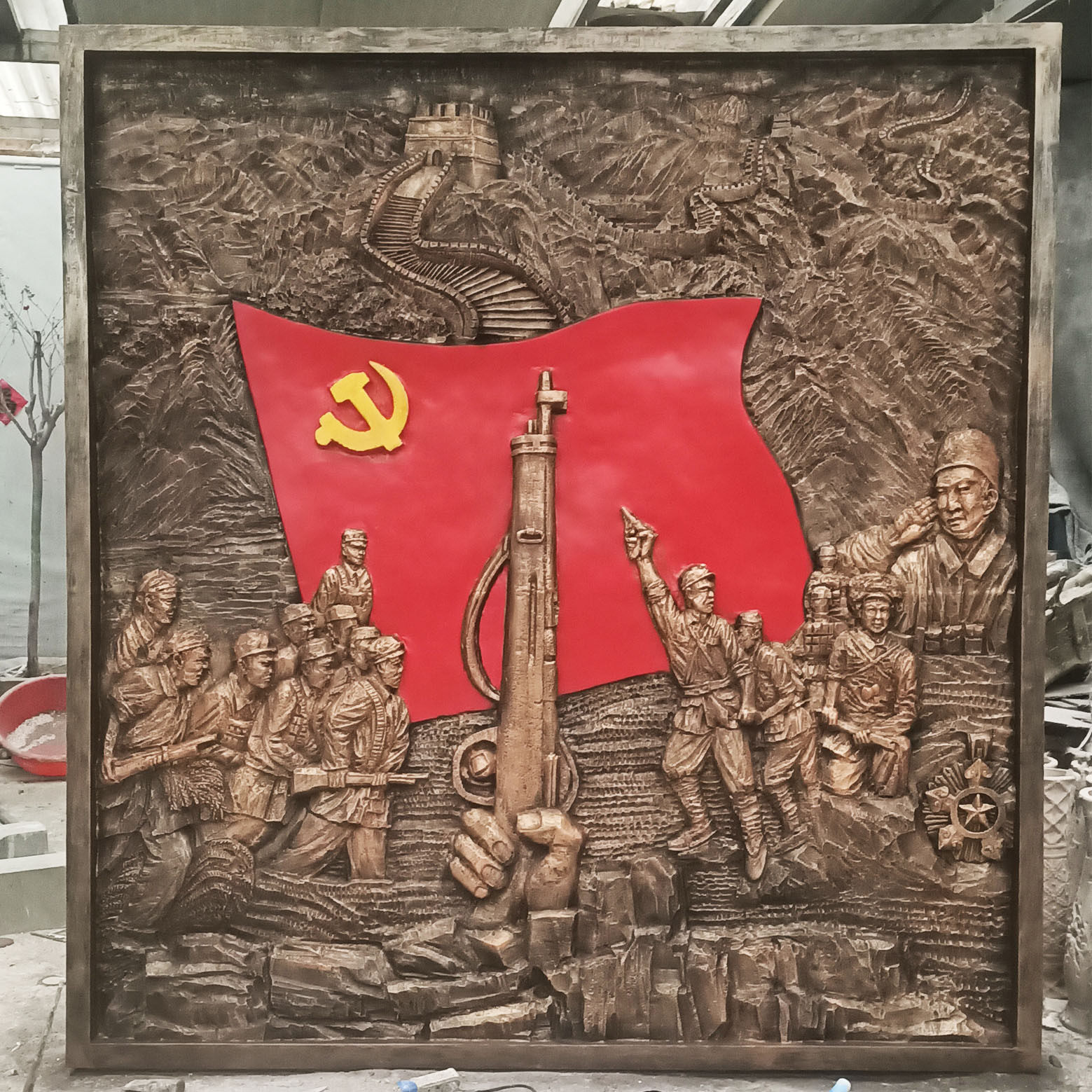 厂家供应校园广场玻璃钢仿铜人物雕塑红色文化抗战红军战士浮雕