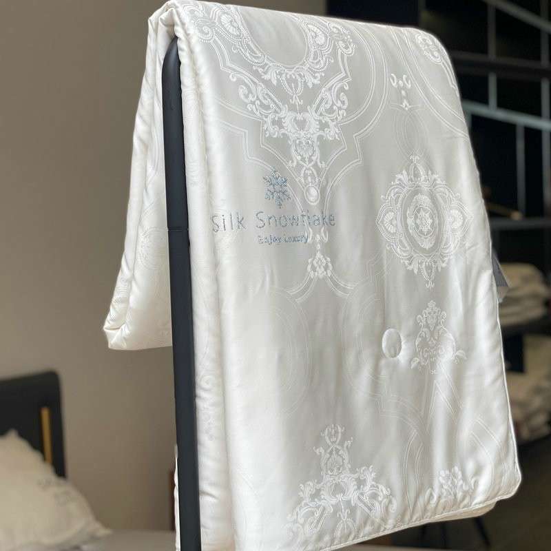 60支蚕丝雪绒被丝耐系列被芯 双人烫钻60支大提花春秋被冬被