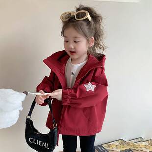 女童风衣外套秋季新款女宝宝安克拉红冲锋衣可爱五角星外套秋装潮