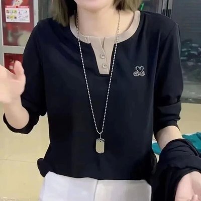 【下单立减50元】秋季新款天鹅镶钻v领长袖洋气减龄气质打底衫女