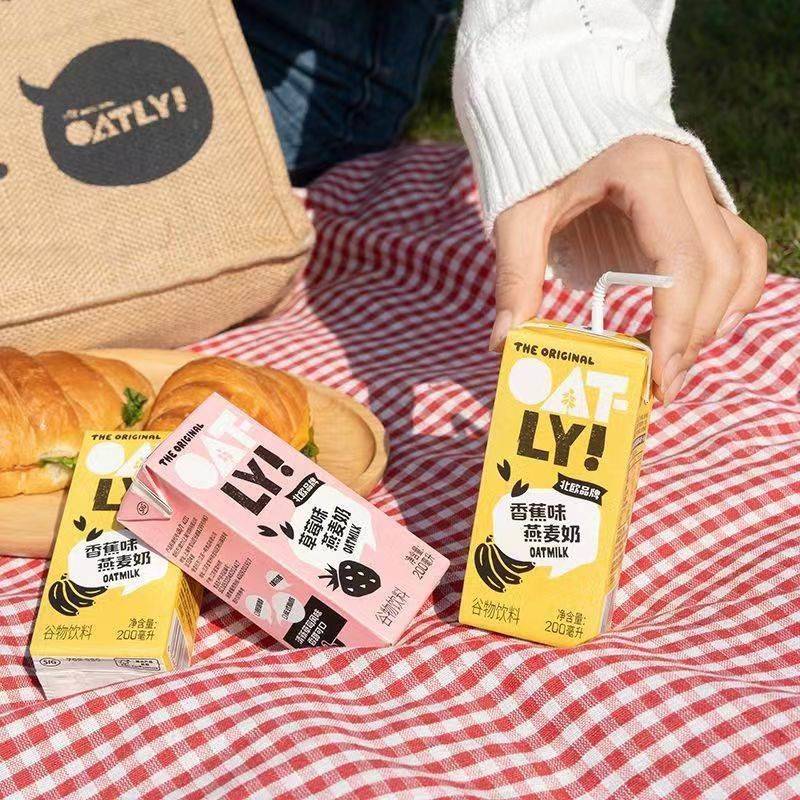 Oatly香蕉味燕麦奶200ml便携盒装植物蛋白饮料0乳糖营养奶