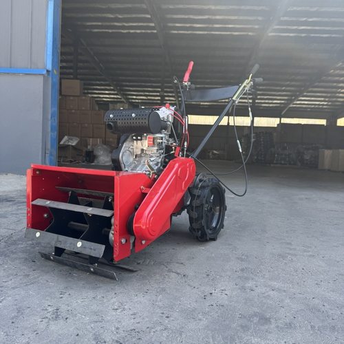 四驱压带款新款除草 乘坐式小型手推式汽油除草机果园锄地碎草机