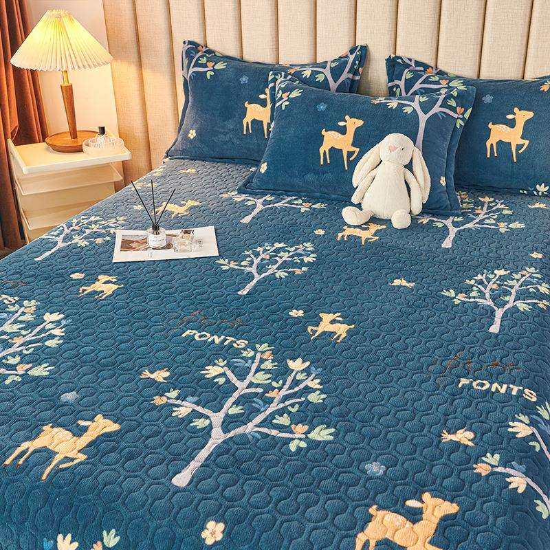 牛奶水晶绒床盖2025年新款冬季加绒珊瑚法兰绒榻榻米厚床单防滑